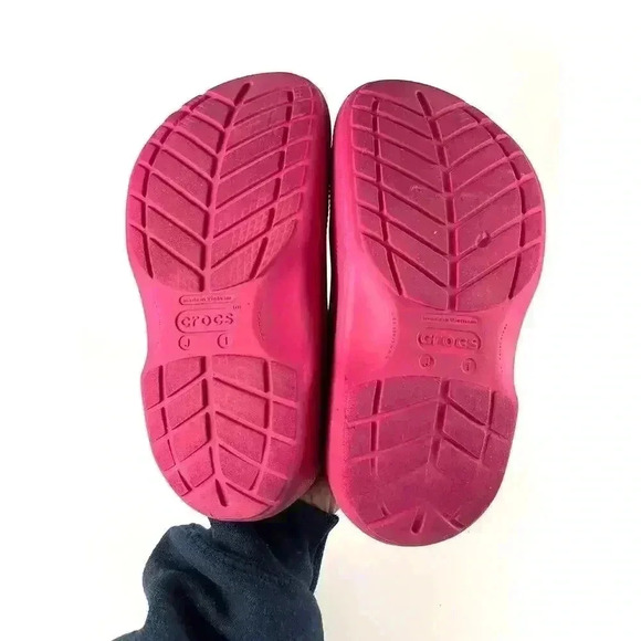 Crocs Pink Clogs Youth Sz J1 Big Kids Slip On - Picture 4 of 9